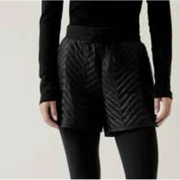 Athleta Apres Ski Quilted Short in Black - NWOT - Size 16 - Picture 1 of 8